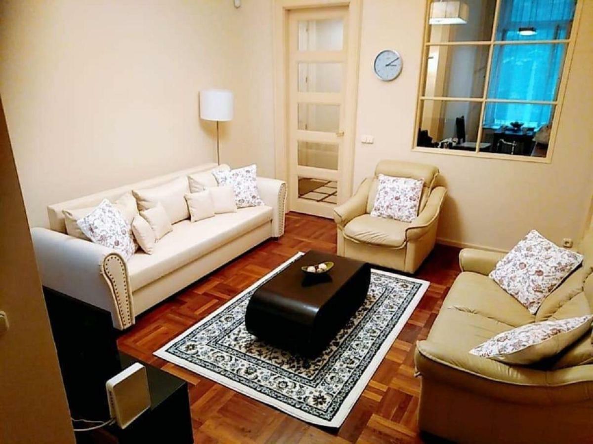 Apartment Stollar Business Style At Parliament *