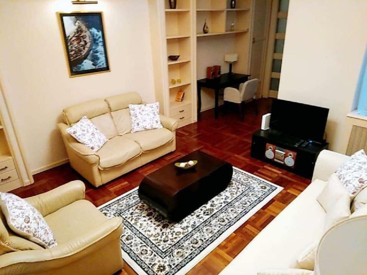 Apartment Stollar Business Style At Parliament *