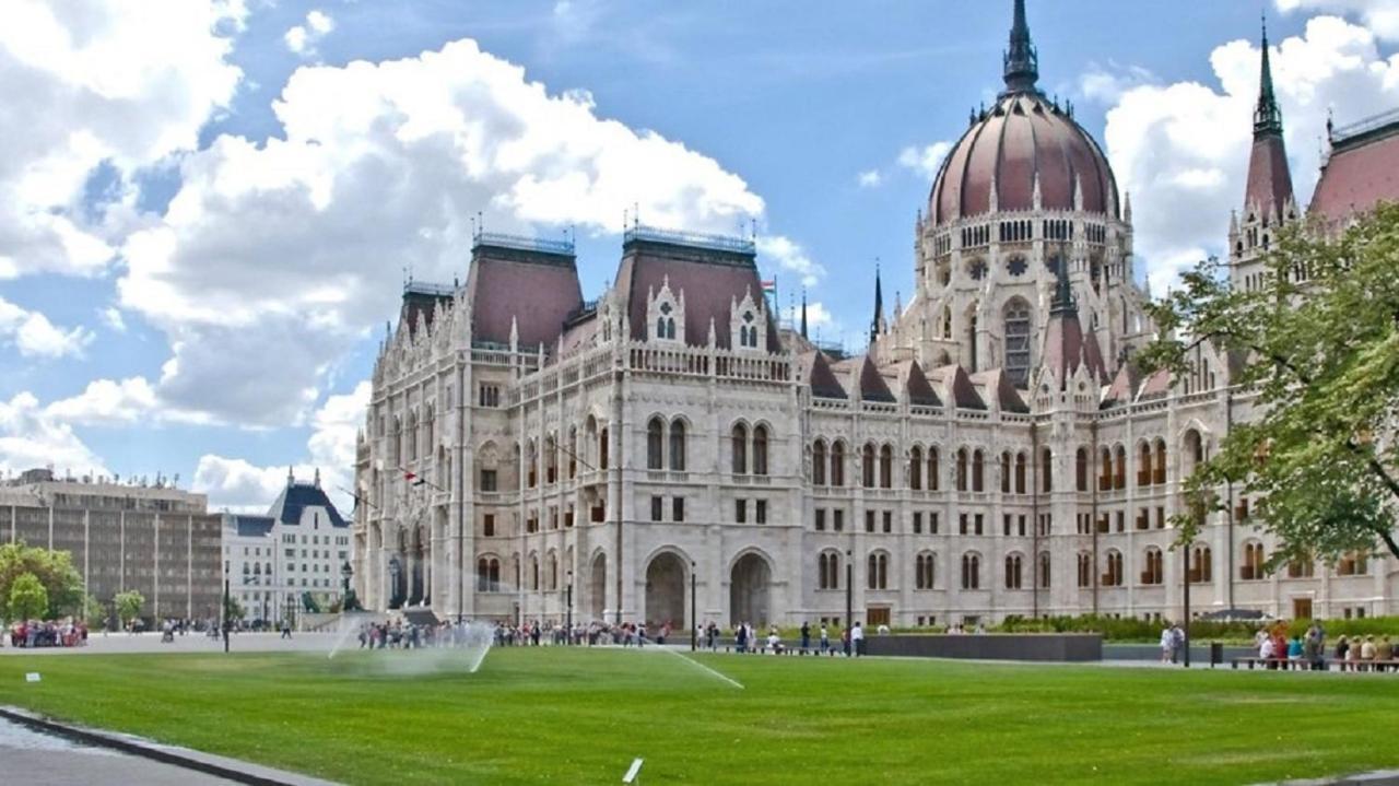 Stollar Business Style At Parliament * Budapeste
